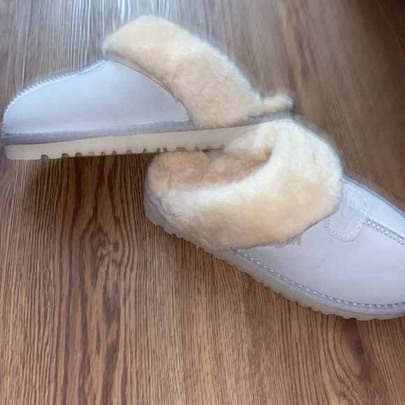 brand new never worn ugg slippers. Size 8. - Picture 3 of 3